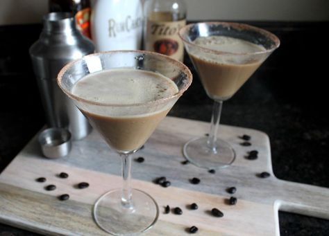 Espresso Rumchata Martini Rumchata Espresso Martini, Rumchata Recipes Drink, Rumchata Drinks, Espresso Martini Recipe, Café Mocha, Cider Cocktails, After Dinner Drinks, Espresso Beans, Chocolate Cream Pie