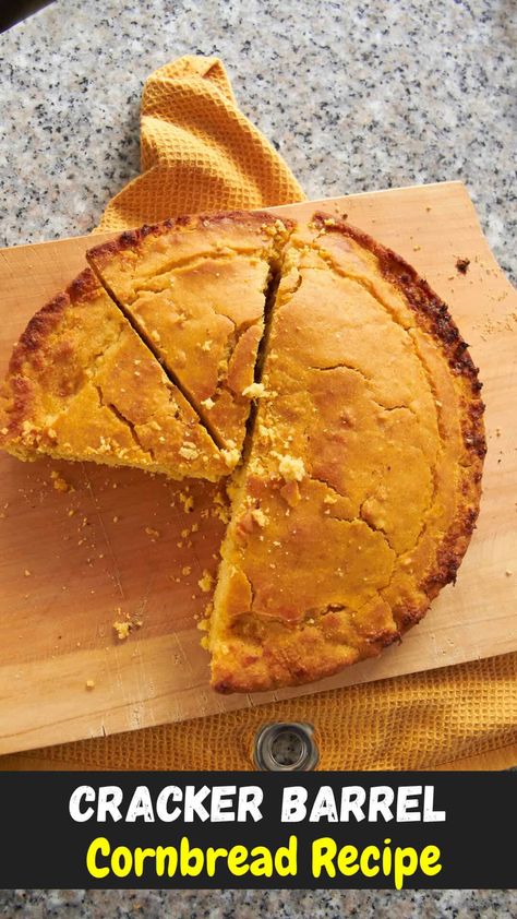 Easy Cracker Barrel Cornbread Recipe Cornbread Dressing Casserole, Yummy Cornbread Recipe, Cracker Barrel Cornbread, Dressing Casserole, Southern Cornbread Dressing, Cornbread Muffins Recipe, How To Make Cornbread, Cornbread Recipes, Delicious Cornbread