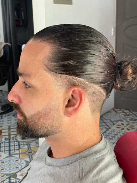 Samurai Man Bun, Man Bun With Fade, Bold Undercut, Tips Hair Color, Crazy Hair Boys, Mens Long Hair Undercut, Long Hair Fade, Man Bun Haircut, Man Bun Undercut