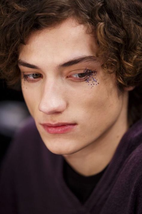 Serge Rigvava, Glitter Carnaval, Pride Makeup, Graphic Makeup, Male Makeup, Edgy Makeup, Makeup Eye Looks, Burberry Prorsum, Glitter Eyes