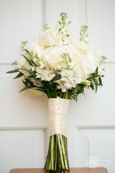 If you can’t decide which color is right for your bouquet, maybe the answer is no color at all! Elegant Wedding Flowers, Hand Bouquet, White Wedding Bouquets, White Bouquet, Bride Bouquets, Bridal Flowers, Trendy Wedding, Bridesmaid Bouquet, White Roses