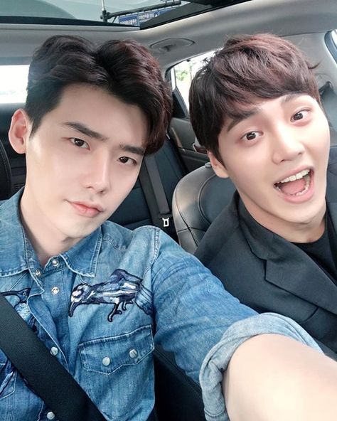 “W” cast members Lee Jong Suk and Lee Tae Hwan show their close friendship in a recent photo. In the MBC drama, Lee Jong Suk stars as Kang Chul, a genius and billionaire character from a webtoon, while Lee Tae Hwan takes on the role of Seo Do Yoon, Kang Chul’s bodyguard and friend. On W Two Worlds Wallpaper, W Korean Drama, W Kdrama, Lee Tae Hwan, Lee Jong Suk Cute, Kang Chul, Moorim School, Lee Jung Suk, Kbs Drama