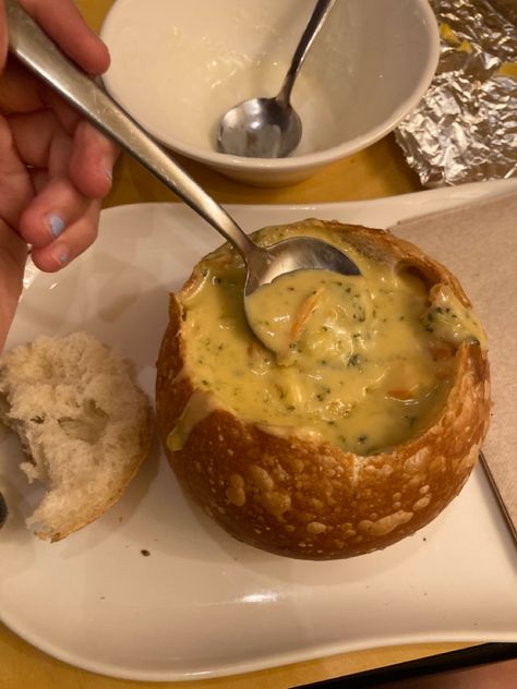 Panera Soup, Bread Bowl, Food Babe, Food Therapy, Healthy Food Motivation, Yummy Comfort Food, Food Recepie, Beauty Standards, First Place