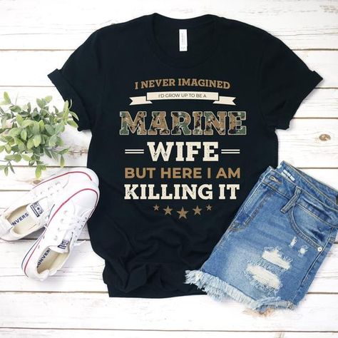 Deployment Pictures, Air Force Wife Shirt, Navy Boot Camp Graduation, Navy Mom Shirt, Funny Army, Marines Girlfriend, Homecoming Outfit, Airforce Wife, Marine Wife