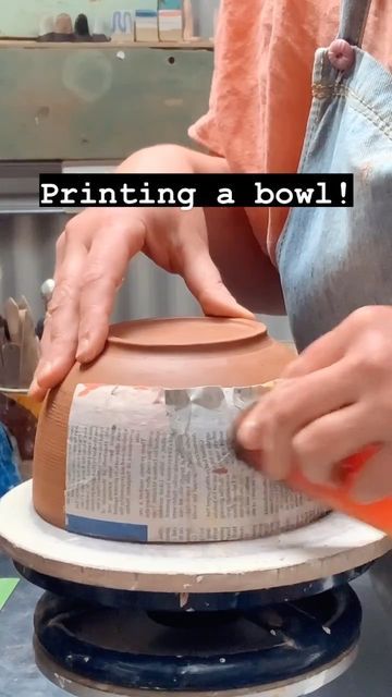 Sarah Murray on Instagram: "Bowls in the studio this week.Getting their printed surfaces.Its been a while since I’ve made any bowls and I was reminded of how satisfying they are to throw and trim. They look pretty cute too with the yoyo design! #sarahmurrayceramics#australianceramics#etsy#etsyau#yoyo#patchworklovers#yoyoquilt#fabriclovers#texture#pattern#printedsurface#everydayart" Painting Pottery Techniques, Clay Monoprinting, Yoyo Design, Surface Design Techniques, Handmade Clay Pots, Pottery Decoration, Pottery Decor, Pottery Patterns, Ceramic Supplies