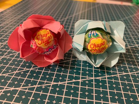 Lollipop Flower Diy, Lolipop Valentines Ideas, Monita Gift, Lollipop Flowers Diy, Origami Lollipop, Lollipop Gift Ideas, Fun Birthday Decorations, Lotus Flower Origami, Flower Lollipop