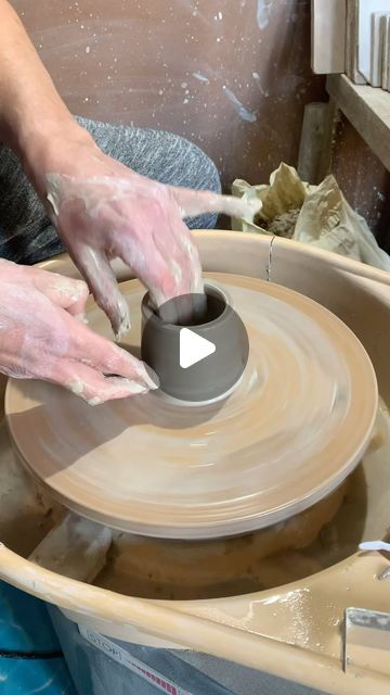 How To Throw A Teapot, Pottery Tea Pot Ideas, Wheel Pottery Beginner, Pottery Tea Set, Pottery Tea Pot, Pottery Projects, Handmade Teapot, Wheel Throwing, Ceramics Pottery