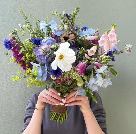 Blue Lavender, Flower White, Seasonal Flowers, Wild Flower, Rehearsal Dinner, Rehearsal Dinners, Dinner Ideas, Wedding Inspo, White Blue