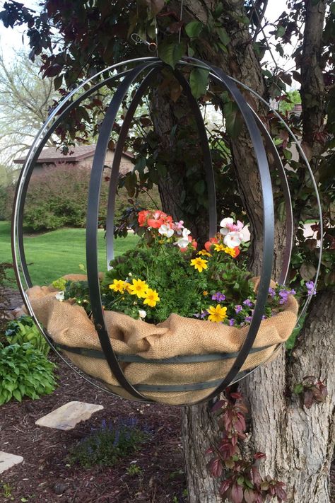 Orb Decor, Garden Globes, Backyard Garden Landscape, Barrel Rings, Potager Garden, Succulent Gardening, Metal Garden Art, Garden Containers, Creative Gardening