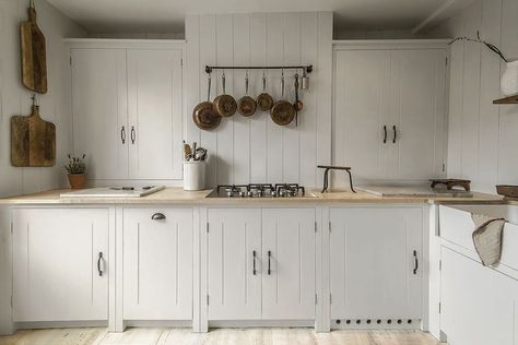 British Standard Kitchen, Modern Country Kitchen, Classic Farmhouse Kitchen, British Cottage, Wooden Worktops, White Cupboards, Cottage Home Decor, Standard Kitchen, Neutral Kitchen