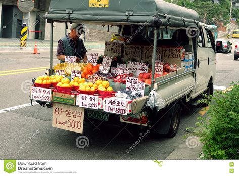 Pushcart Design, Fruit Truck, Farm Market Ideas, Mobile Food Cart, Vegetable Stand, Best Food Trucks, Vegetable Shop, Grocery Store Design, Meals On Wheels