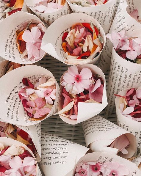 Flower Confetti Cones, Wedding Confetti Toss, Dried Petal Confetti, Lavender Confetti, Flower Toss, Eco Friendly Confetti, Confetti Bars, Petal Toss, Confetti Cones