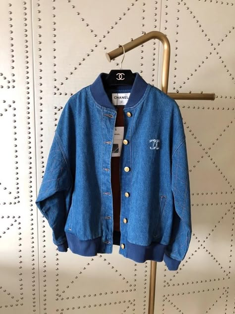 Gucci Jacket Women, Gucci Jacket, Trendy Fashion Tops, Causual Outfits, Fashion Design Clothes, Teen Fashion Outfits, Coat Rack, Colorful Fashion, Cute Casual Outfits