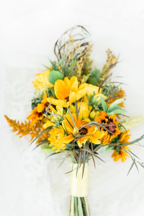 Summer bridal bouquet with black-eyed Susan and wispy agonis foliage Photo credit Rebekah Viola Black Eyed Susan Centerpiece, Black Eyed Susan Wedding Bouquet, Agonis Foliage, Black Eyed Susan Bouquet, Summer Bridal Bouquet, Weddings Country, Bridal Bouquet Summer, Future Board, Bouquet Arrangements