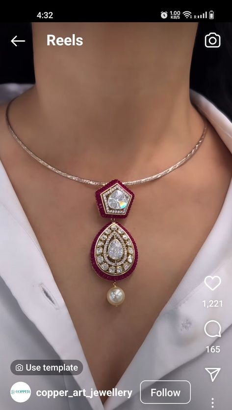 Polki Pendant Set, Ruby Necklace Designs, Ruby Chain, Indian Diamond Jewellery, Diamond Pendant Jewelry, Real Diamond Earrings, Minimal Jewellery, Neck Pieces Jewelry, Antique Necklaces Design