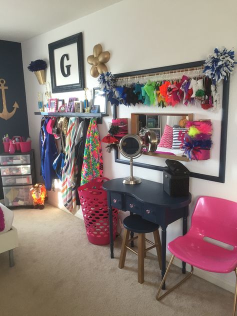 Room Ideas For Cheerleaders, Cheer Wall Ideas, Cheer Bedroom Ideas, Cheer Room, Cheerleader Room Ideas, Cheerleading Bedroom Ideas, Cheerleader Bedroom Ideas, Cheer Bedroom, Cheer Wall