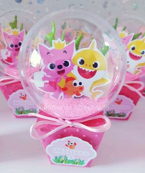 Pink Baby Shark Birthday Party, Pink Fong Birthday Party, Pinkfong Birthday Party, Baby Shark Centerpiece Ideas, Bebefinn Birthday Party, Baby Shark Birthday Party Girl, Shark Party Decorations