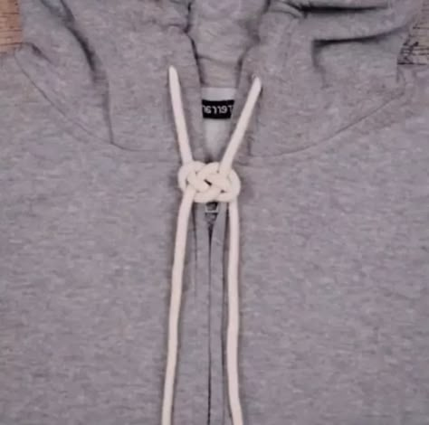 How to Tie Hoodie Strings? 10 Stylish Hoodie String Knots You Can Try Today How To Tie Sweatshirt Strings, Hoodie String Knots Step By Step, Hoodie String Knots, Fancy Tie, String Crafts, Knots Diy, Adjustable Knot, Diy Fashion Hacks, Popular Actresses