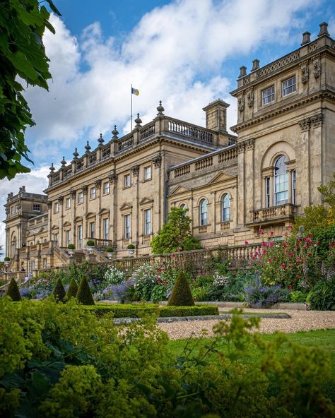 Heritage Travel Blog on Instagram: “This house is just incredible. Here is a throwback to Harewood House last summer. Harewood serves as one of my favourite Georgian period…” Classic Mansion, Georgian Manor, Harewood House, Escape To The Chateau, Book Mood Board, English Manor Houses, Book Mood, Chatsworth House, Dr Aesthetic