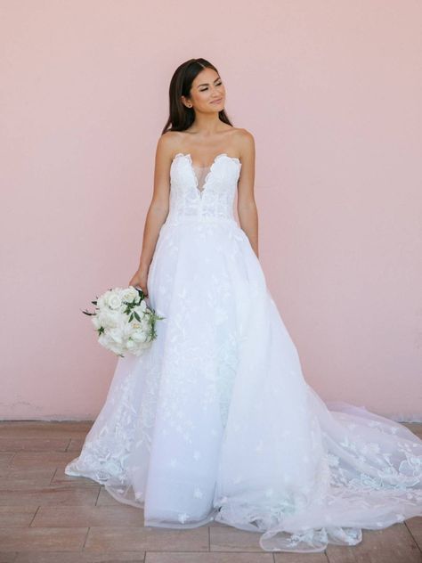 Caila Quinn Wedding, Caila Quinn, Contemporary Wedding Dress, Sarasota Wedding, Rental Wedding Dresses, Beach Wedding Guest Dress, Timeless Wedding Dress, Wedding Hair Down, Contemporary Wedding