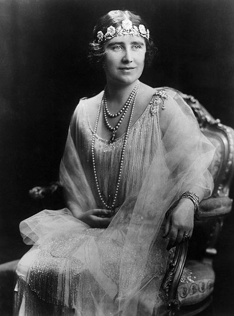 Elizabeth, Duchess of York (later Queen Elizabeth), wife of George, Duke of York (later King George VI) wearing the Strathmore Rose Tiara, United Kingdom (diamonds, silver, gold). Strathmore Rose Tiara, Rose Tiara, Princesa Margaret, The Queen Mother, Lady Elizabeth, Queen Mum, Principe William, Royal Crowns, Reine Elizabeth