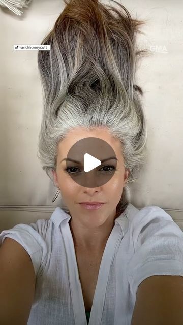 Good Morning America on Instagram: "@randi_honeycutt_ started seeing gray in her hair at 17. After nearly two decades of dye jobs, she decided to embrace her natural silver look and is sharing her journey with the world.

#silverhair #beauty #women" White Hair Transition Going Gray, Dyed Grey Hair Silver, Gray Long Hair Older Women, How To Get Silver Hair At Home, Grey Hair Makeup Looks, Long Silver Hair Older Women, Blonde To Gray Hair Transition, Grey Hair Fringe, Grey Hair With Lowlights