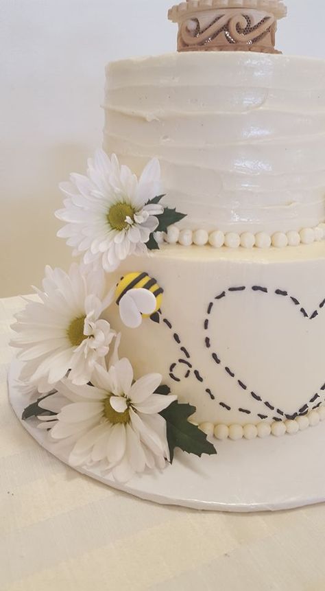 Bee Wedding Theme, Honeybee Wedding, Honeybee Cake, Bee Wedding Cake, Blue Wedding Decorations, Bridal Shower Desserts, Towel Cake, Bee Wedding, Chelsea Wedding