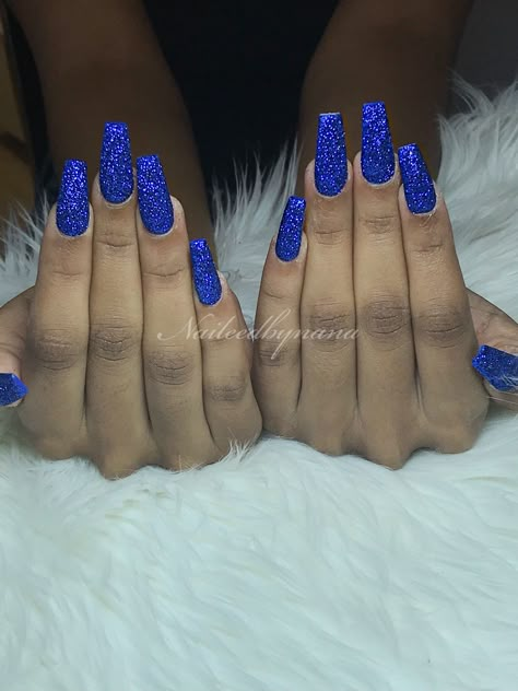 Check out @simonelovee ❤️ King Blue Nails, Blue Coffin Nails, Royal Blue Nails, Blue Gel Nails, Blue Glitter Nails, Khloé Kardashian, 2024 Ideas, Glittery Nails, Light Nails