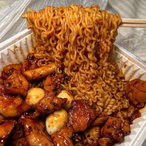 mrsandmrstyles † Delicious Food Images Aesthetic, Jess Core Aesthetic, Food Dinner Delicious, Asian Food Aethstetic, Soul Food Aethstetic, Food Cravings Savory, Breakfast Plates Black People, Yummy Food Pictures, Yummy Food For Dinner