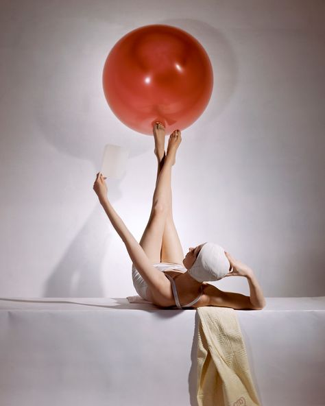 3._Summer_Fashions_American_Vogue_cover_15_May_194 Horst P Horst, Famous Pictures, Multiple Exposure, Vogue Us, Richard Avedon, History Of Photography, Vogue Covers, Photography Projects, Victoria And Albert