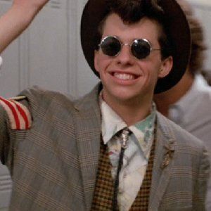 Duckie Dale quickly became one of my style heroes when I first laid eyes on him in Pretty In Pink. I wanted to be him. I wanted his clothes, and when he dances and lip-syncs to Ottis Redding… Duckie Dale, John Hughes Movies, Jon Cryer, Pink Movies, Teens Movies, John Hughes, Teen Movies, Half Man, 80s Movies