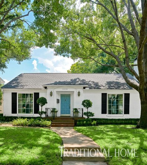 photo - Nathan Shroder - Dallas ranch house - beautifully decorated - Michelle Nussbaumer #ranch White Ranch House, Brick Ranch Houses, Ranch House Exterior, Ranch House Decor, Black Shutters, Ranch Exterior, Brick Ranch, Exterior Paint Colors For House, Exterior Makeover