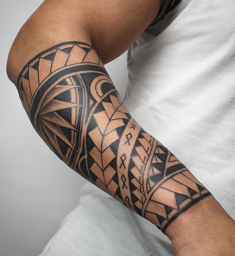 Maori Tattoo Frau, Polynesian Tattoo Sleeve, Tato Maori, Armband Tattoos For Men, Forearm Band Tattoos, Polynesian Tattoo Designs, Maori Tattoo Designs, Forarm Tattoos, Samoan Tattoo