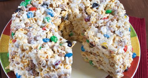 mm popcorn cake Popcorn Birthday Cake, Popcorn Cake Recipe, Cereal Treat Recipes, Rice Krispie Bars, Popcorn Cake, Angel Food Cake Pan, Dump Cake Pumpkin, Christmas Cookies Gift, Flavored Popcorn