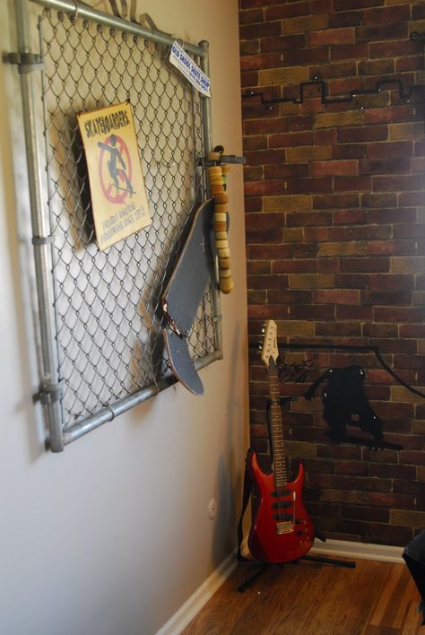 We found this old gate on Craigslist and went to the local skate shop to see if they had any extra things to hang off of it. They gave us some old wheels and a broken skateboard. My sons favorite wall in his room!! Total cost $5 bucks! Paint Skateboard, Skater Room, Broken Skateboard, Skateboard Room, Wall Art Projects, Deco Originale, Local Shop, Skate Shop, Crafting Materials