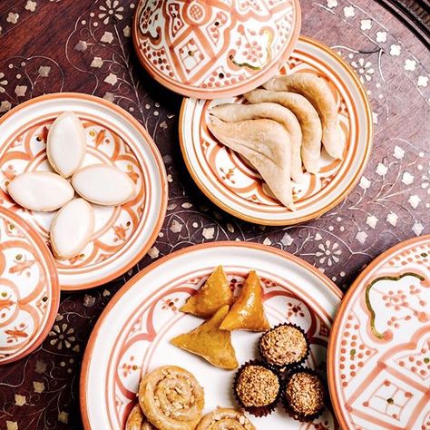 Moroccan Pastries, Moroccan Food, New Version, Decoration Table, Make You Feel, Pastry, How Are You Feeling, Make It Yourself, Ceramics