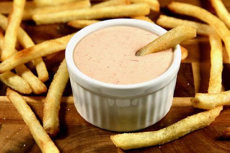 Come Back Sauce, Comeback Sauce Recipe, Comeback Sauce, Remoulade Sauce, Gravy Sauce, Hot Pepper Sauce, Burger Bar, Fish Tacos, Crab Cakes