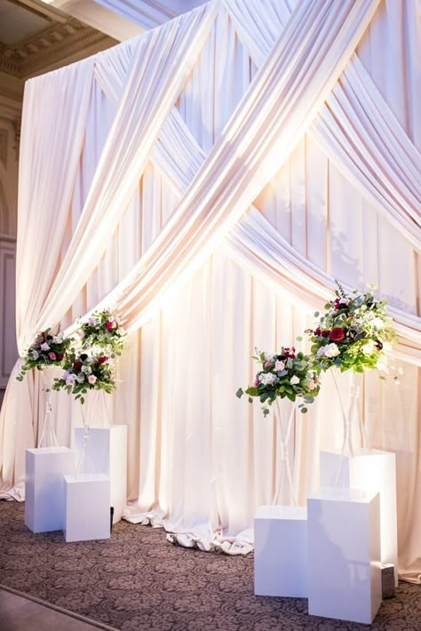 Backdrop Ideas Wedding Receptions, Drapes For Wedding Ceremony, Wedding Wall Diy, Stage Draping Ideas, Wedding Drapes Backdrop, Backdrop For Wedding Ceremony, Draping Backdrop Ideas, Wedding Draping Ideas, Wedding Ceremony Draping