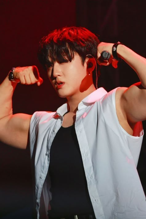 Changbin Flexing, Changbin Lollapalooza, Changbin Biceps, Lollapalooza Paris, Changbin Skz, Best Rapper Ever, Seo Changbin, Icarly, Skz In Cute