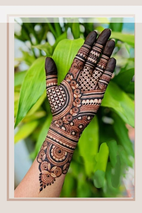 Mehndi Right Hand Design, Thick Mehndi Designs, Mahedi New Design, Mahendiii Design Simple, Sider Mehndi Design, Back Mehndi Designs, Mehndi Design Hand, Mehndi Designs Simple Easy, Mehandi Design For Hand