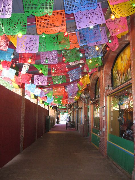 Use Smart-Fab to add to the festivity decor! Mexican Bunting, Mexican Market, Fiesta Shower, Flag Tattoo, Mexican Party, Diy Crafts Hacks, Crafts Hacks, Flag Bunting, Bunting