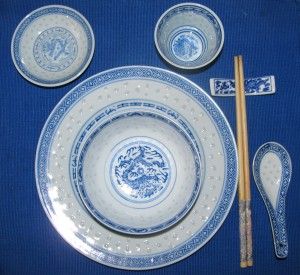 Chinese Meal Place setting Chinese Chinaware, Chinese Table Setting, Chinese Dining Table, Chinese Tableware, Chinese Place, Chinese Party, Chinese Places, Blue And White Dinnerware, Asian Party