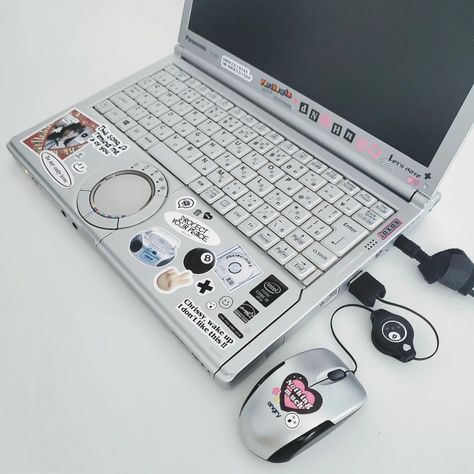 Early 2000s Electronics, Old Laptop Aesthetic, Retro Gadgets Aesthetic, 2000s Gadgets, 2000s Laptop, Sticker Laptop Aesthetic, Y2k Electronics, 2000s Electronics, 2000 Computer