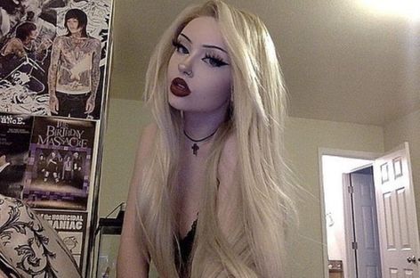 Blonde Goth, Alt Makeup, Emo Makeup, Cute Makeup Looks, Grunge Makeup, Foto Ideas Instagram, Wnba, Hair Inspo Color, A Mirror