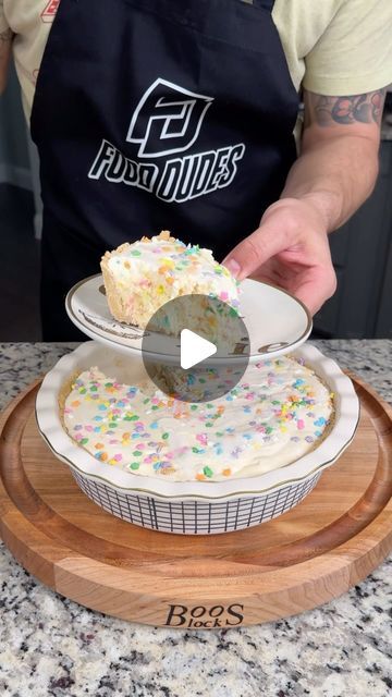 Food Dudes on Instagram: "Oreo Cake Batter Easter Pie 🐰🥧 #nobake #easyrecipes #dessert #easter #piday" Oreo Cake Batter Easter Pie, No Bake Ice Cream Cake, Easter Treat Ideas Desserts, Food Dudes Cook, Christmas Desserts Videos, Soul Food Desserts, Baking Videos Desserts, Food Dudes, Best Ice Cream Cake