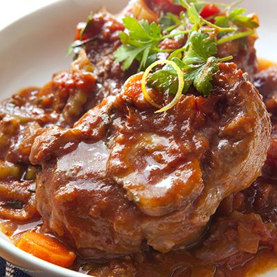 Osso buco à la mijoteuse | Metro Osso Bucco Beef, Osso Bucco Recipe, Osso Buco Recipe, Risotto Alla Milanese, Veal Recipes, Beef Shank, Osso Bucco, Italian Dinner Recipes, South African Recipes