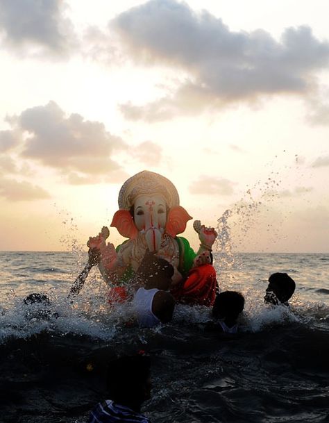 Ganesh Visarjan Aesthetic, Festival Paint, Hindu Elephant, Ganpati Bappa Wallpapers, Ganpati Bappa Photo, Happy Ganesh Chaturthi Images, Ganesh Chaturthi Images, Ganesh Wallpaper, Ganesh Photo