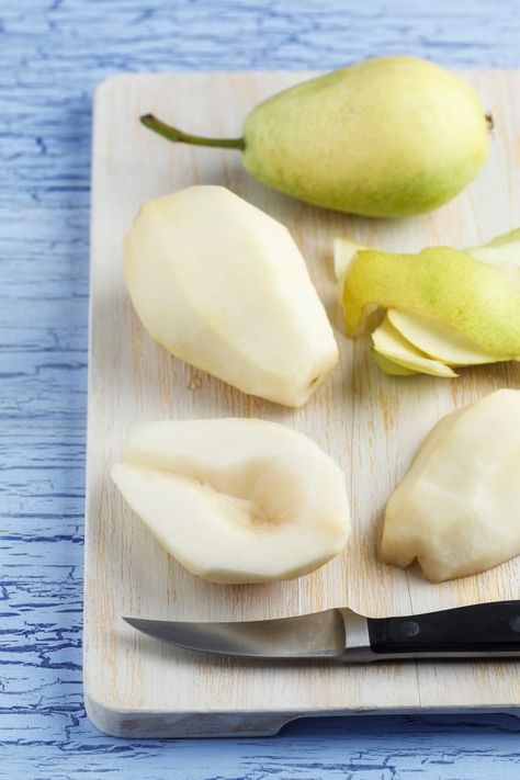 how to freeze pears chopped How To Peel Pears, How To Preserve Fresh Pears, Freezer Pears, Can You Freeze Pears, How To Freeze Fresh Pears, Freezing Pears Recipes, Frozen Pear Recipes, Freezing Pears How To, Can You Freeze Fresh Pears