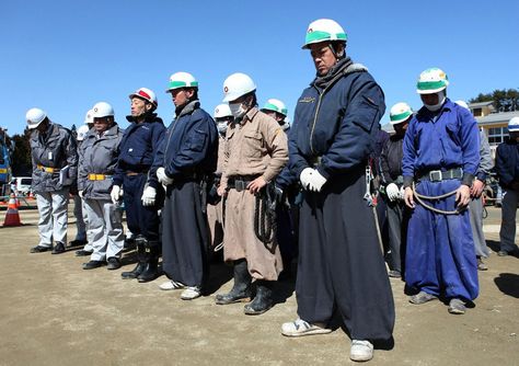 Japanese Construction Workers Japanese Workwear Vintage, Japanese Workwear, Tabi Boots, Workwear Vintage, Tabi Shoes, Denim Projects, Archive Fashion, Riders Jacket, Wide Trousers