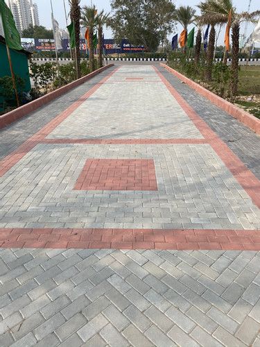 Pavers Pattern, Cement Driveway, Paving Stone Patio, Paver Patterns, Interlocking Floor Tiles, Pavement Design, Paver Blocks, Paving Design, Patio Pavers Design